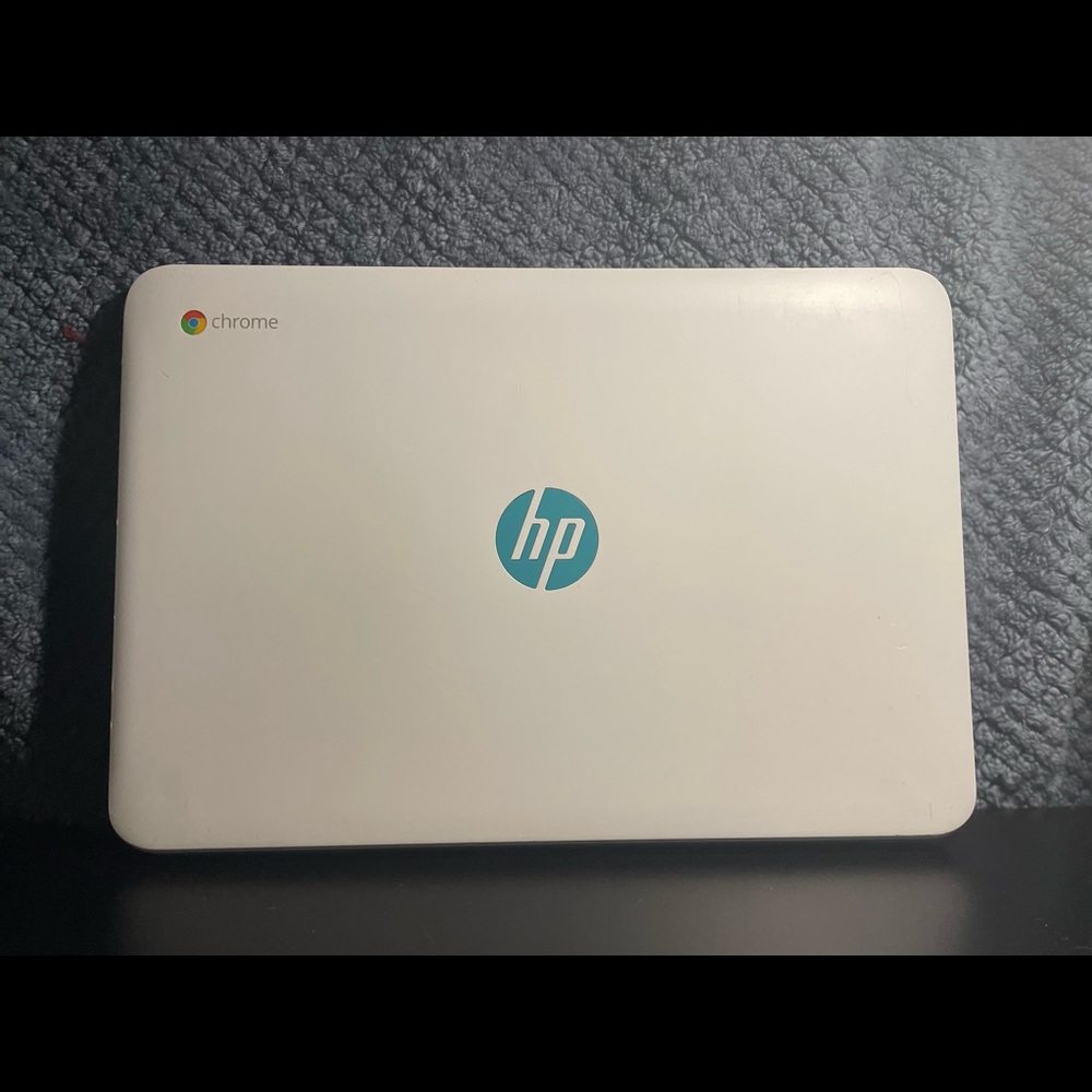 HP CHROME BOOK LAPTOP! Teal & white